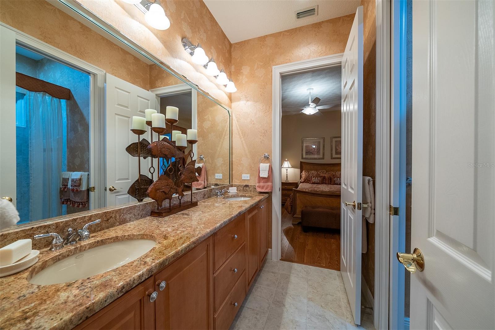 Image 36 of 87 For 14 Carisa Royale Court