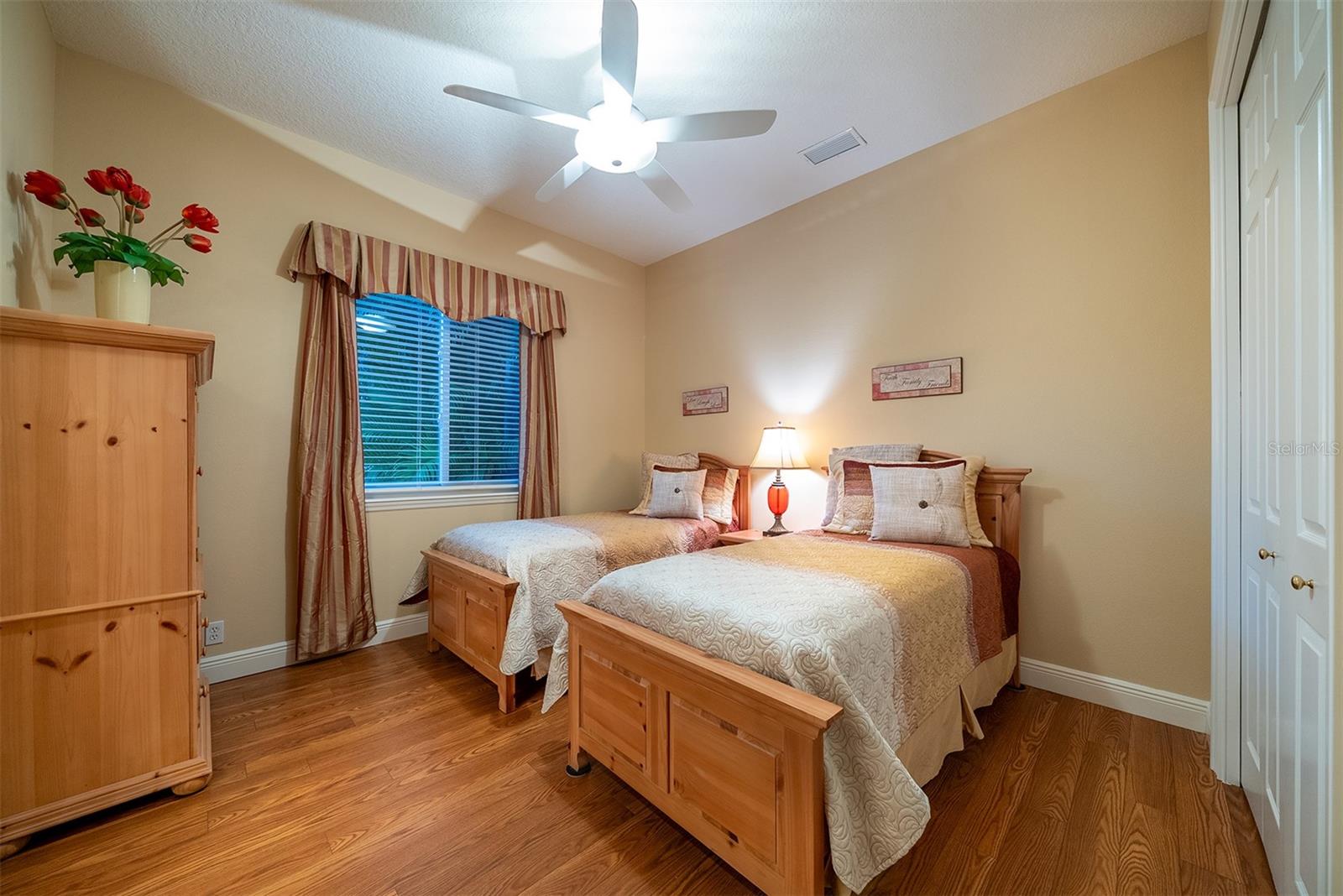 Image 37 of 87 For 14 Carisa Royale Court