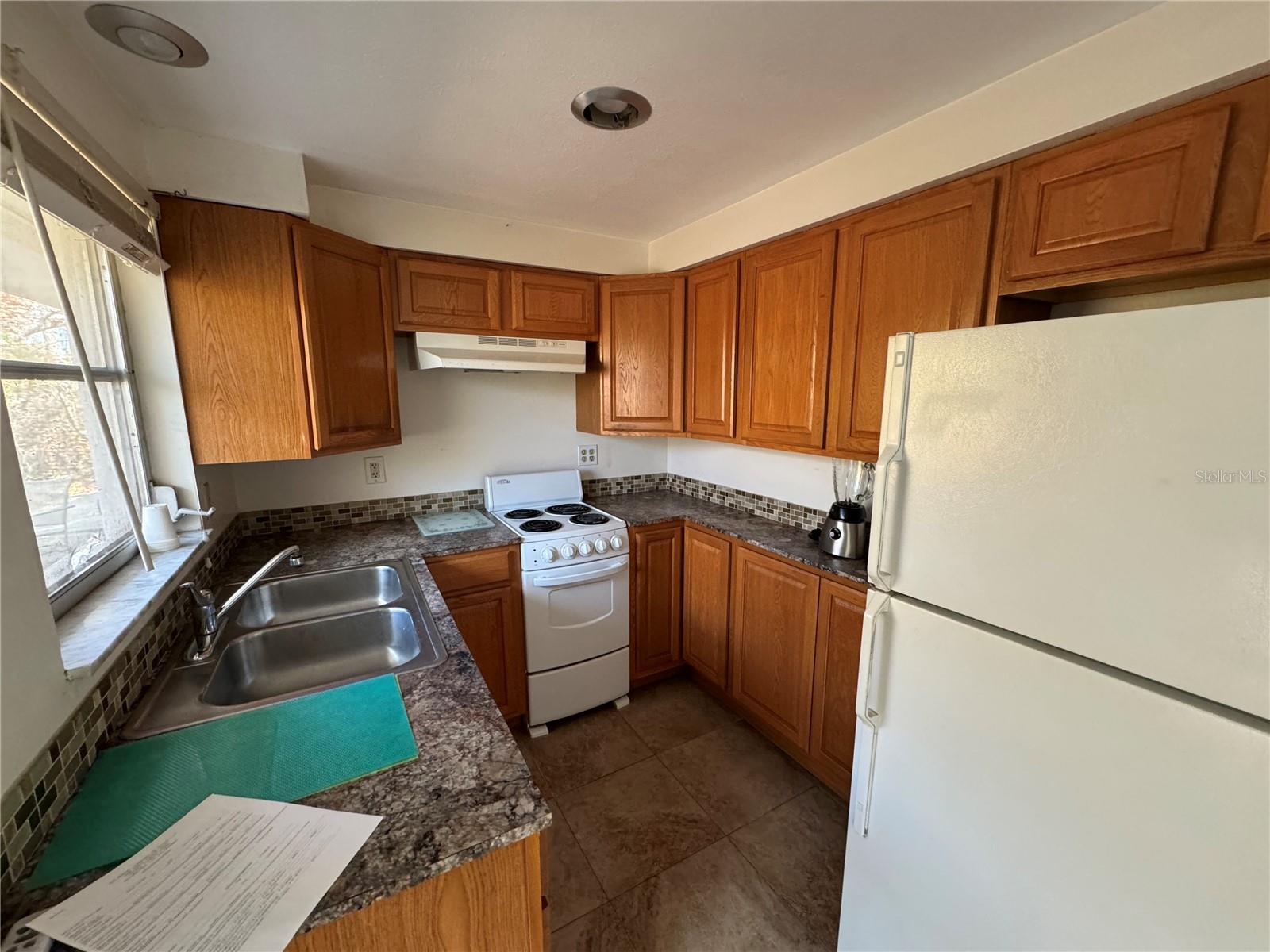 Image 4 of 6 For 40 Cowles Street A