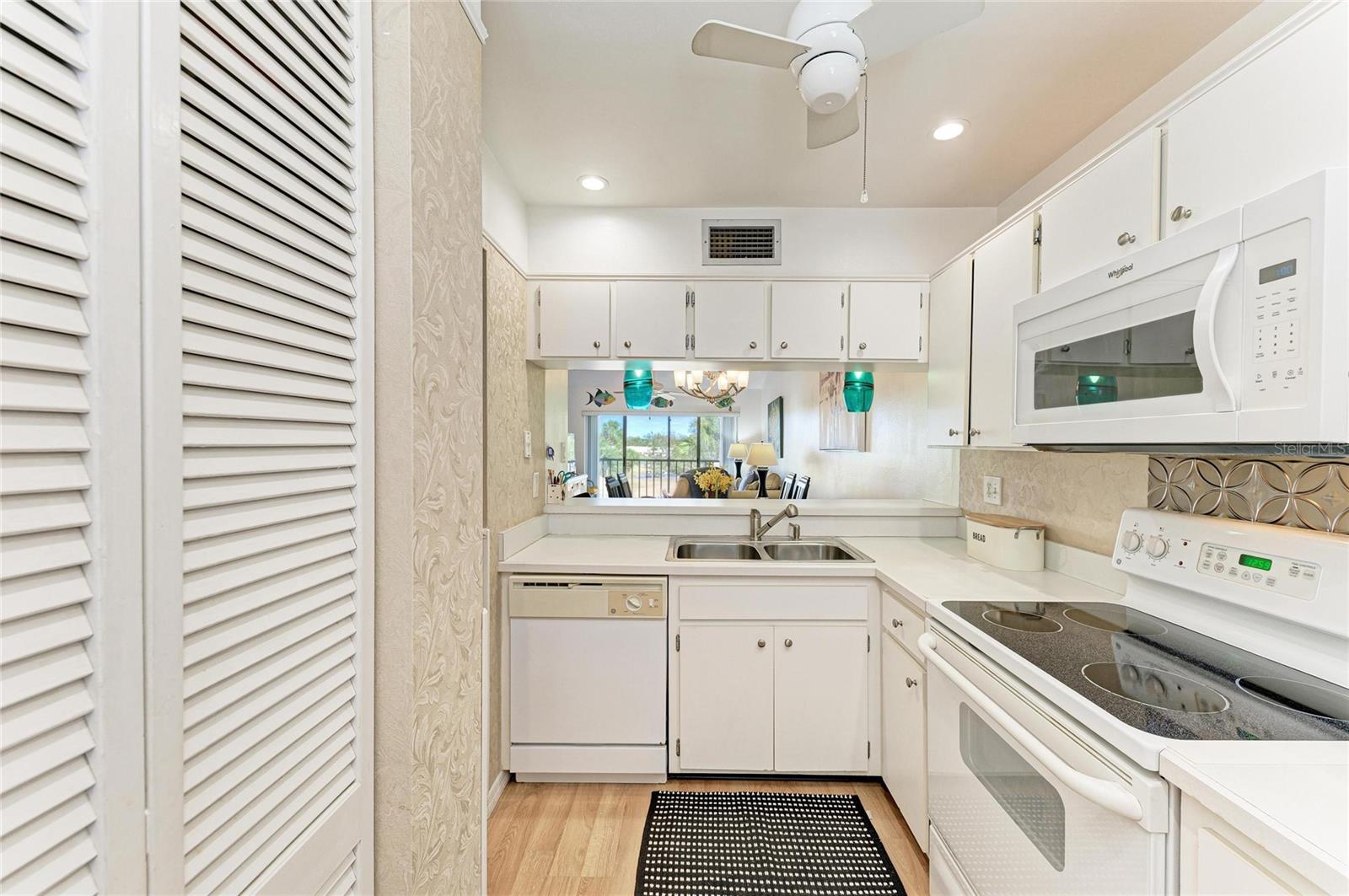 Image 11 of 63 For 408 Cerromar Circle  236 B