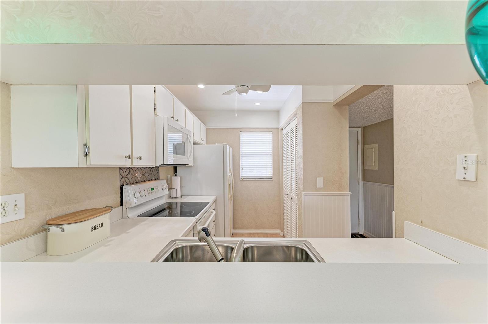 Image 7 of 63 For 408 Cerromar Circle  236 B