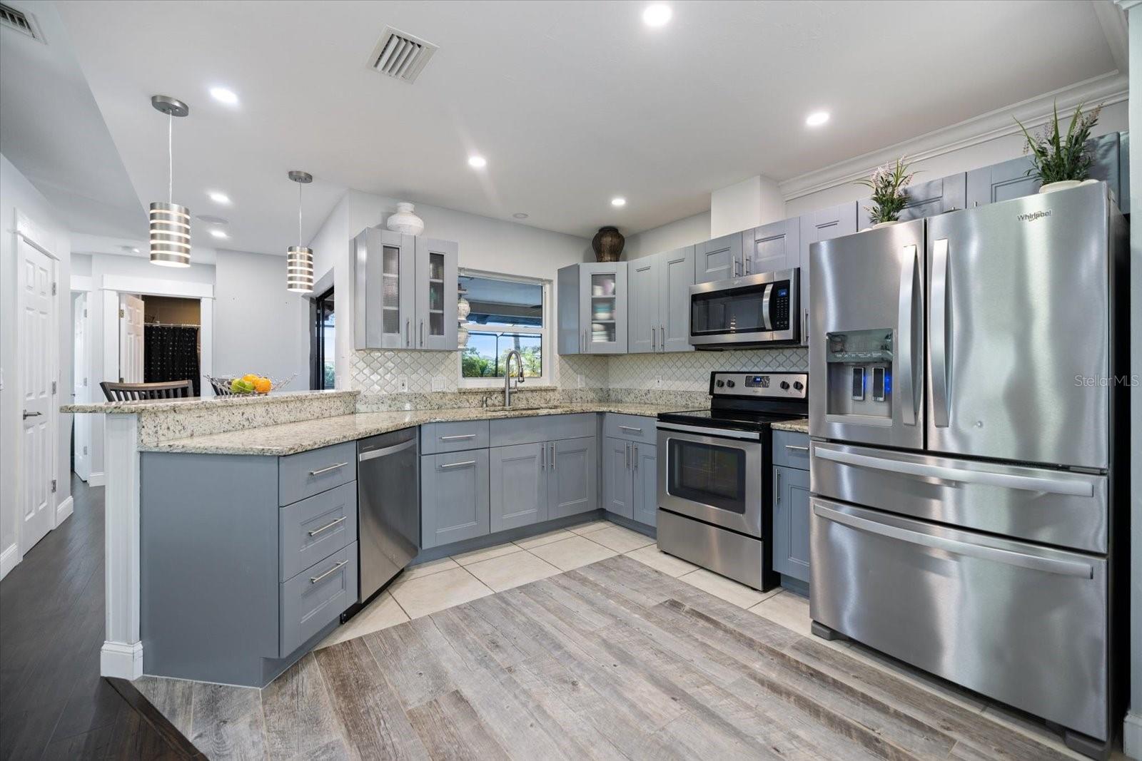 Image 14 of 79 For 1627 Del Monte Court