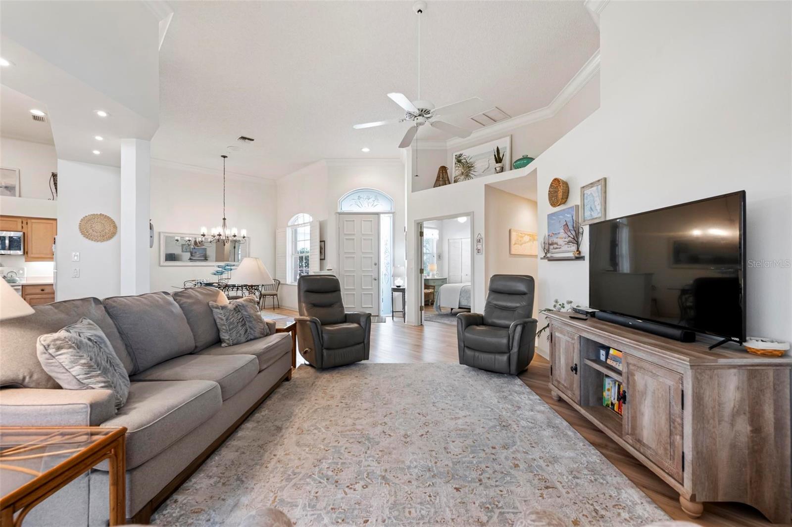 Image 14 of 43 For 604 Crossfield Circle 31