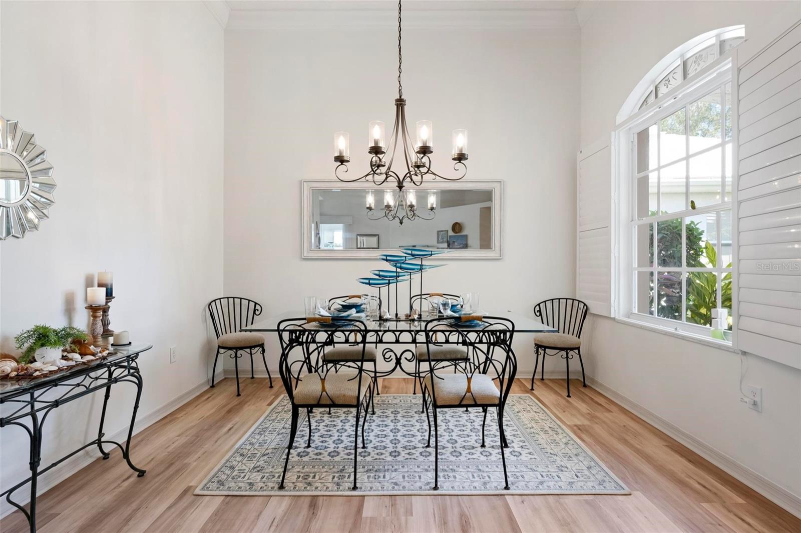 Image 15 of 43 For 604 Crossfield Circle 31