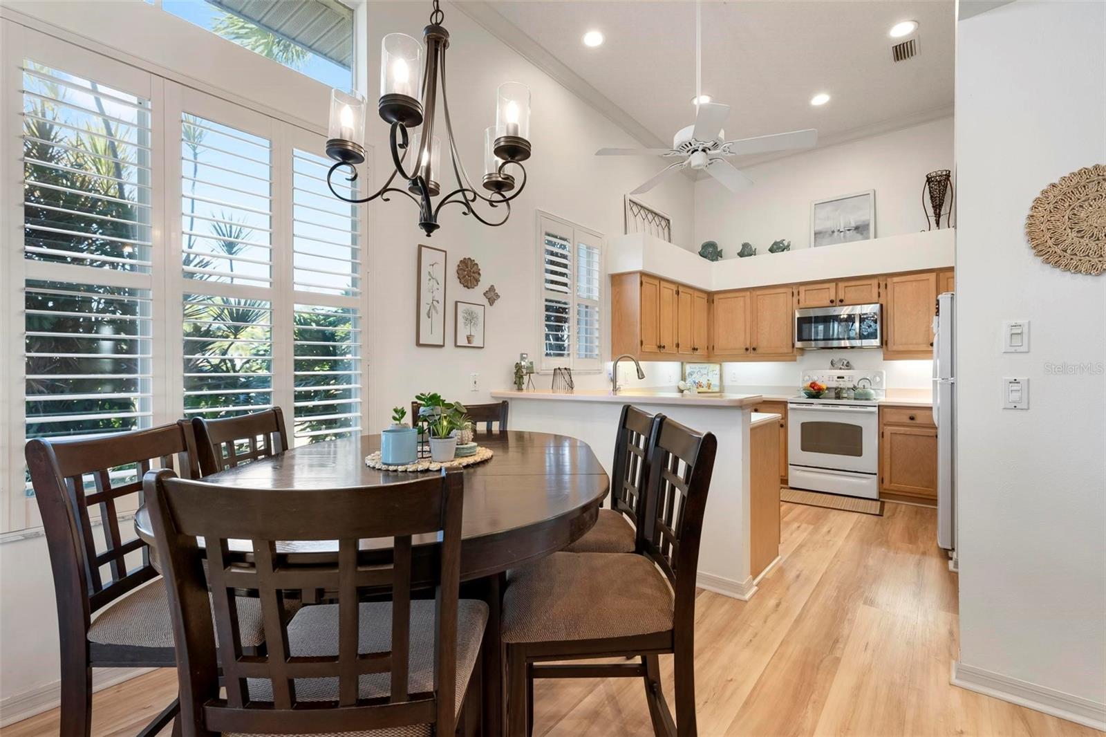 Image 18 of 43 For 604 Crossfield Circle 31