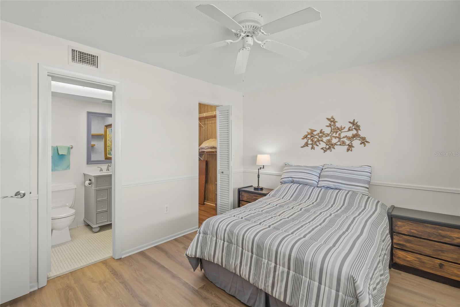 Image 17 of 30 For 708 Tamiami Trail S 319