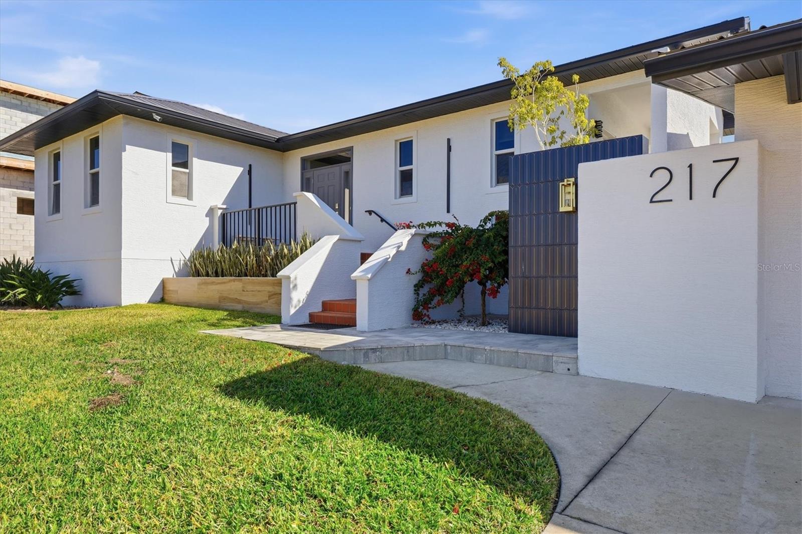 Image 17 of 64 For 217 Bangsberg Road Se