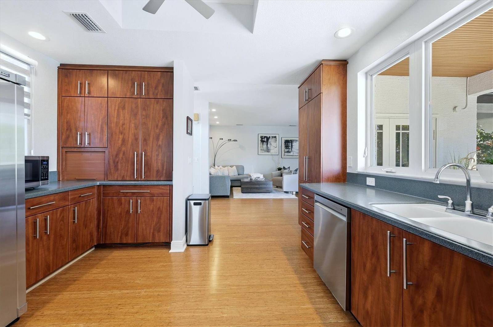 Image 26 of 64 For 217 Bangsberg Road Se