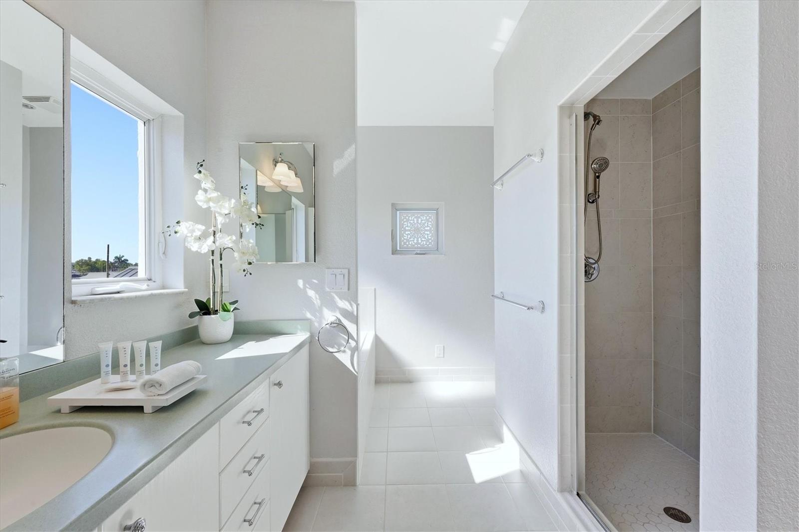 Image 42 of 64 For 217 Bangsberg Road Se