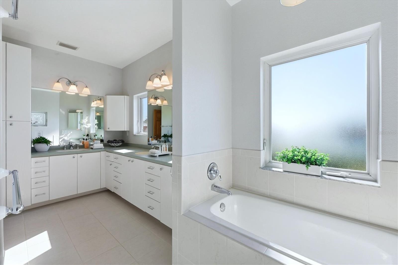 Image 43 of 64 For 217 Bangsberg Road Se