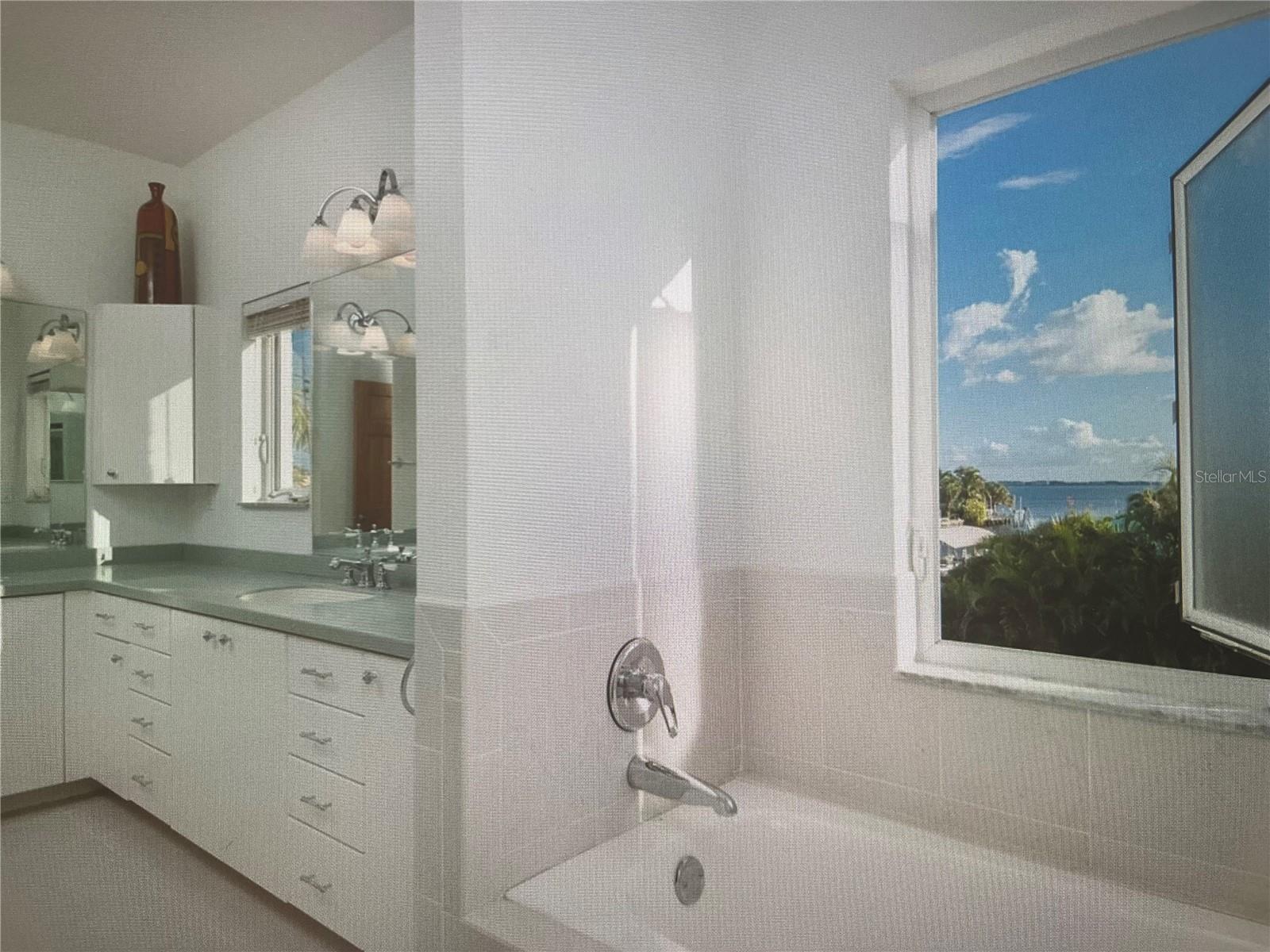 Image 44 of 64 For 217 Bangsberg Road Se