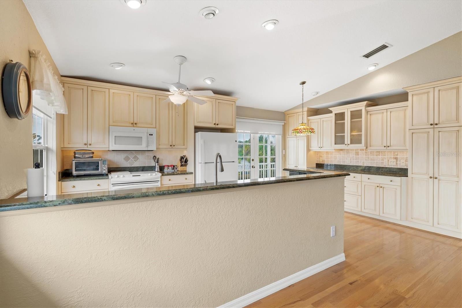 Image 18 of 73 For 2310 Englewood Road