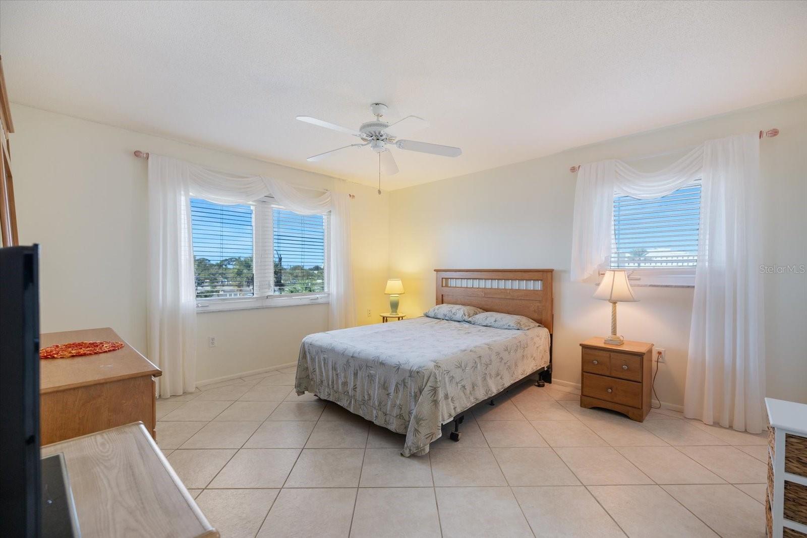 Image 15 of 39 For 649 Tamiami Trail S 301