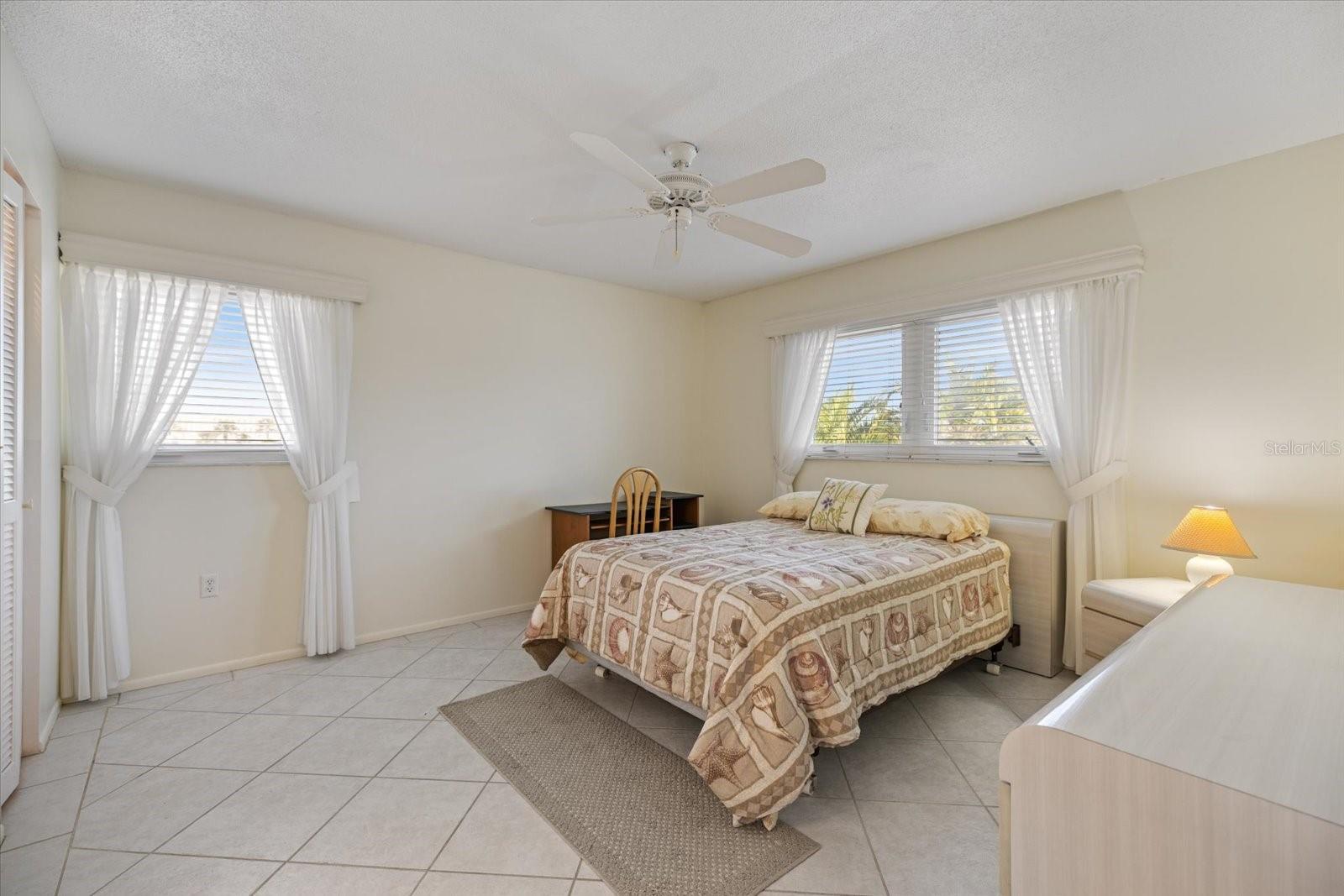 Image 20 of 39 For 649 Tamiami Trail S 301