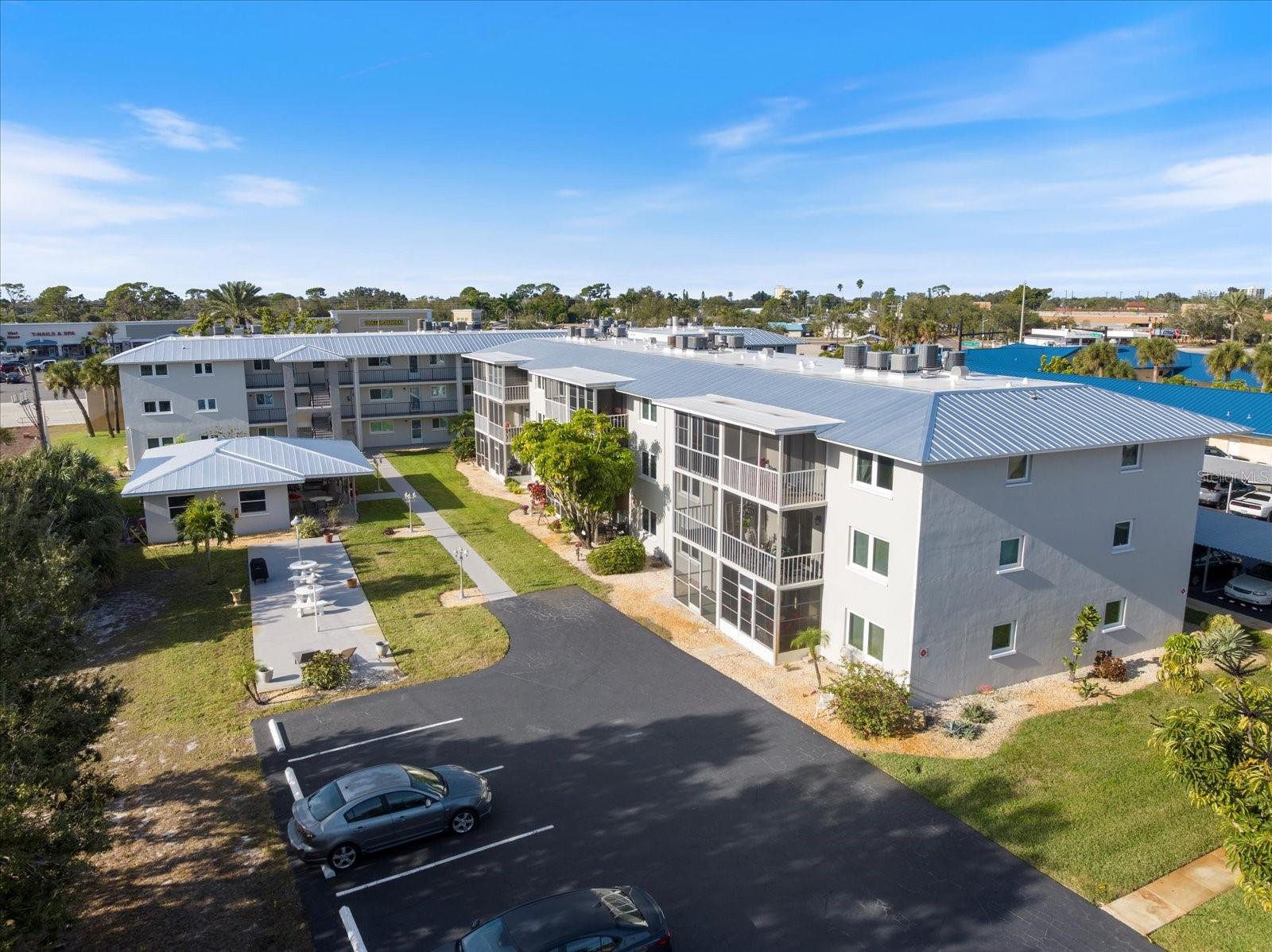 Image 35 of 39 For 649 Tamiami Trail S 301