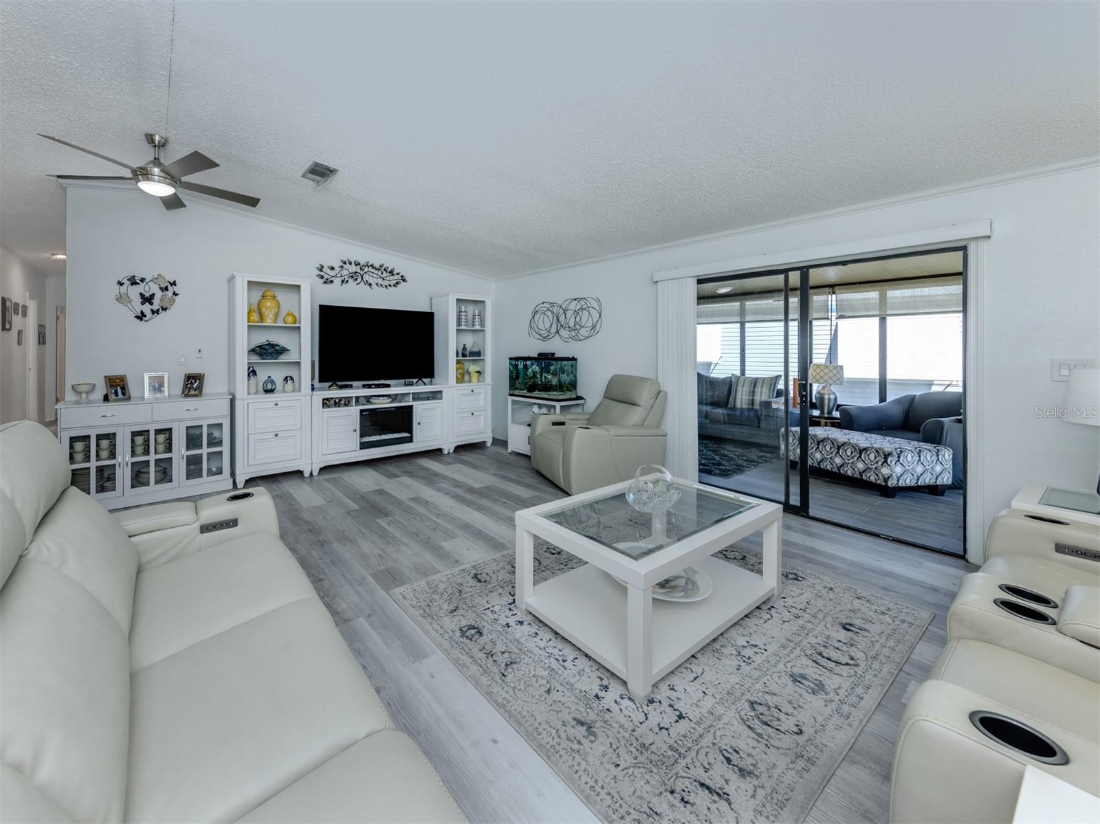 Listing photo id 10 for 599 Portside Drive