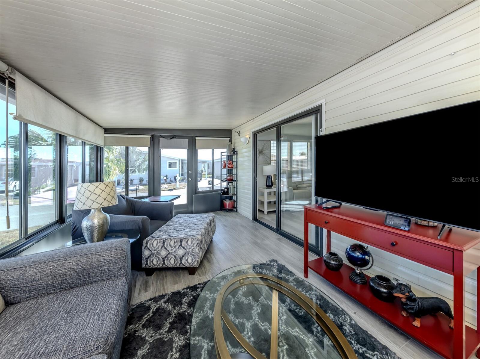 Listing photo id 12 for 599 Portside Drive