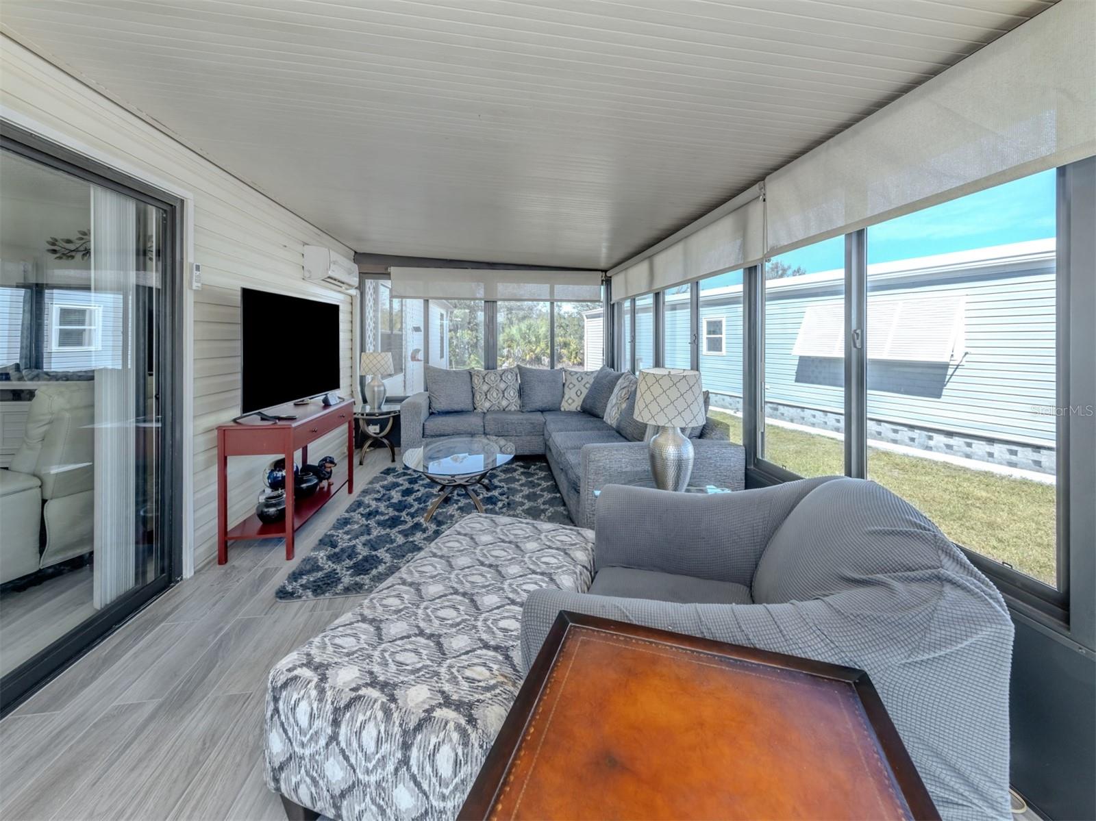 Listing photo id 13 for 599 Portside Drive