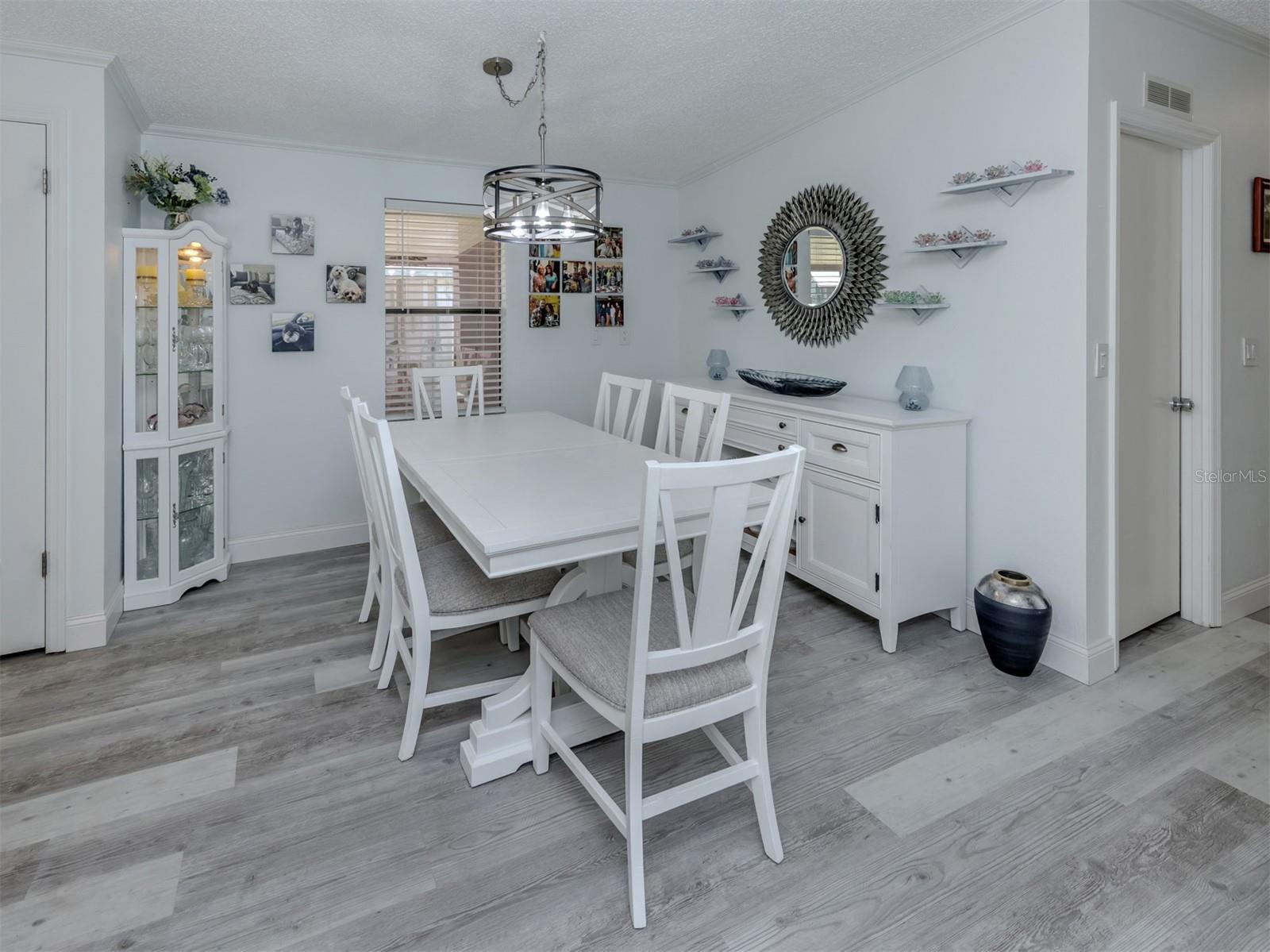 Listing photo id 14 for 599 Portside Drive