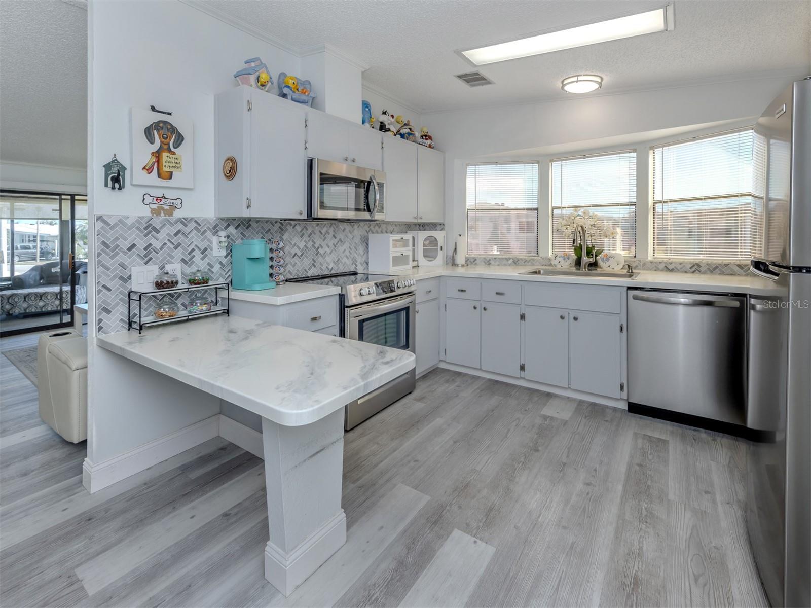 Listing photo id 17 for 599 Portside Drive