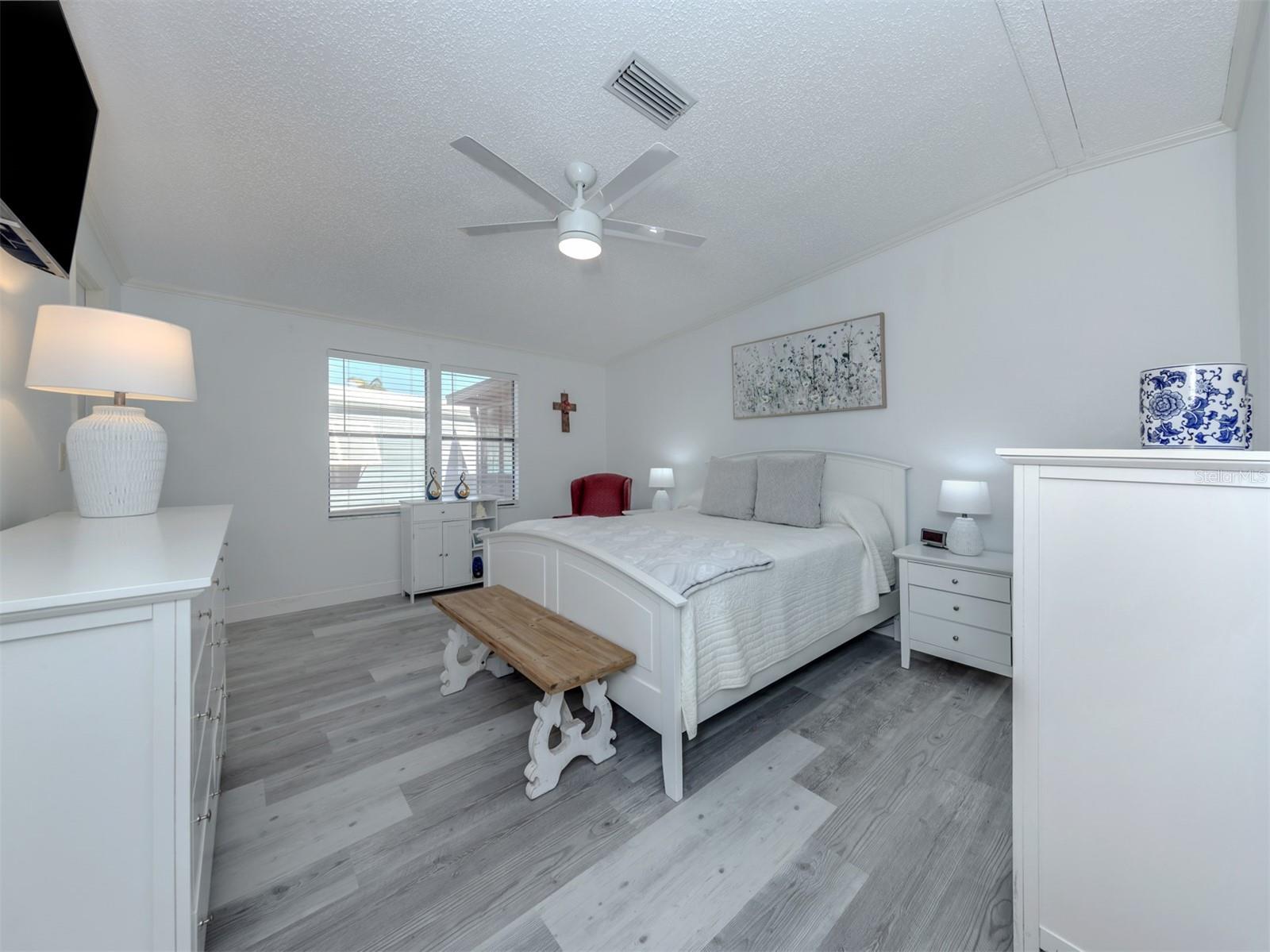 Listing photo id 21 for 599 Portside Drive