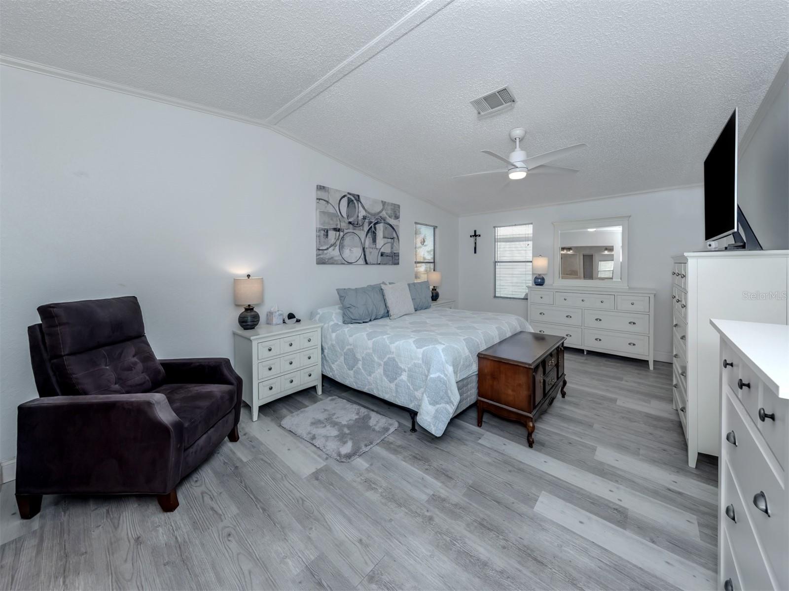 Listing photo id 23 for 599 Portside Drive