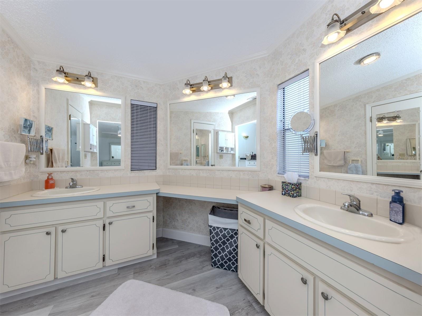 Listing photo id 25 for 599 Portside Drive