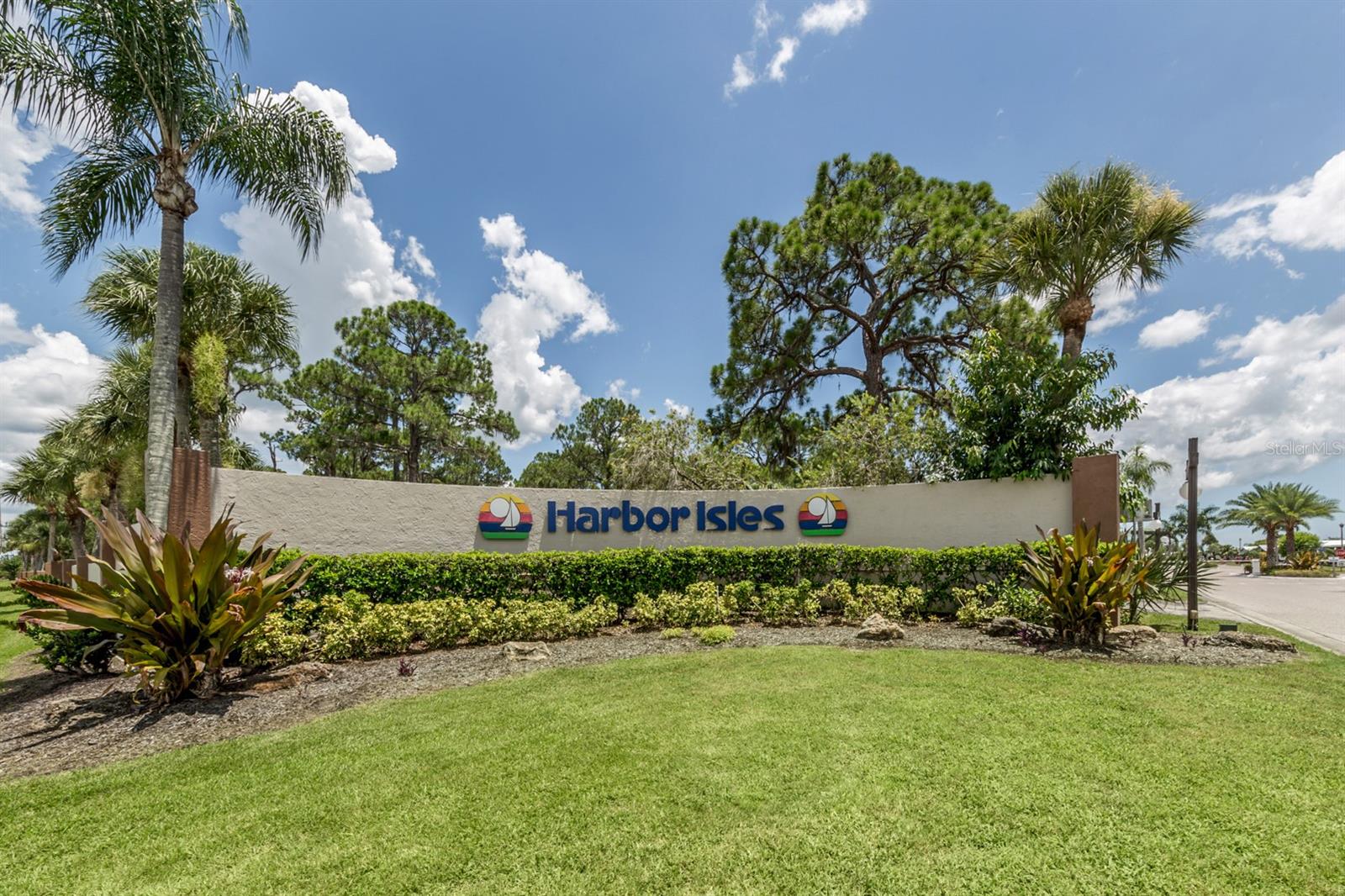 Listing photo id 29 for 599 Portside Drive