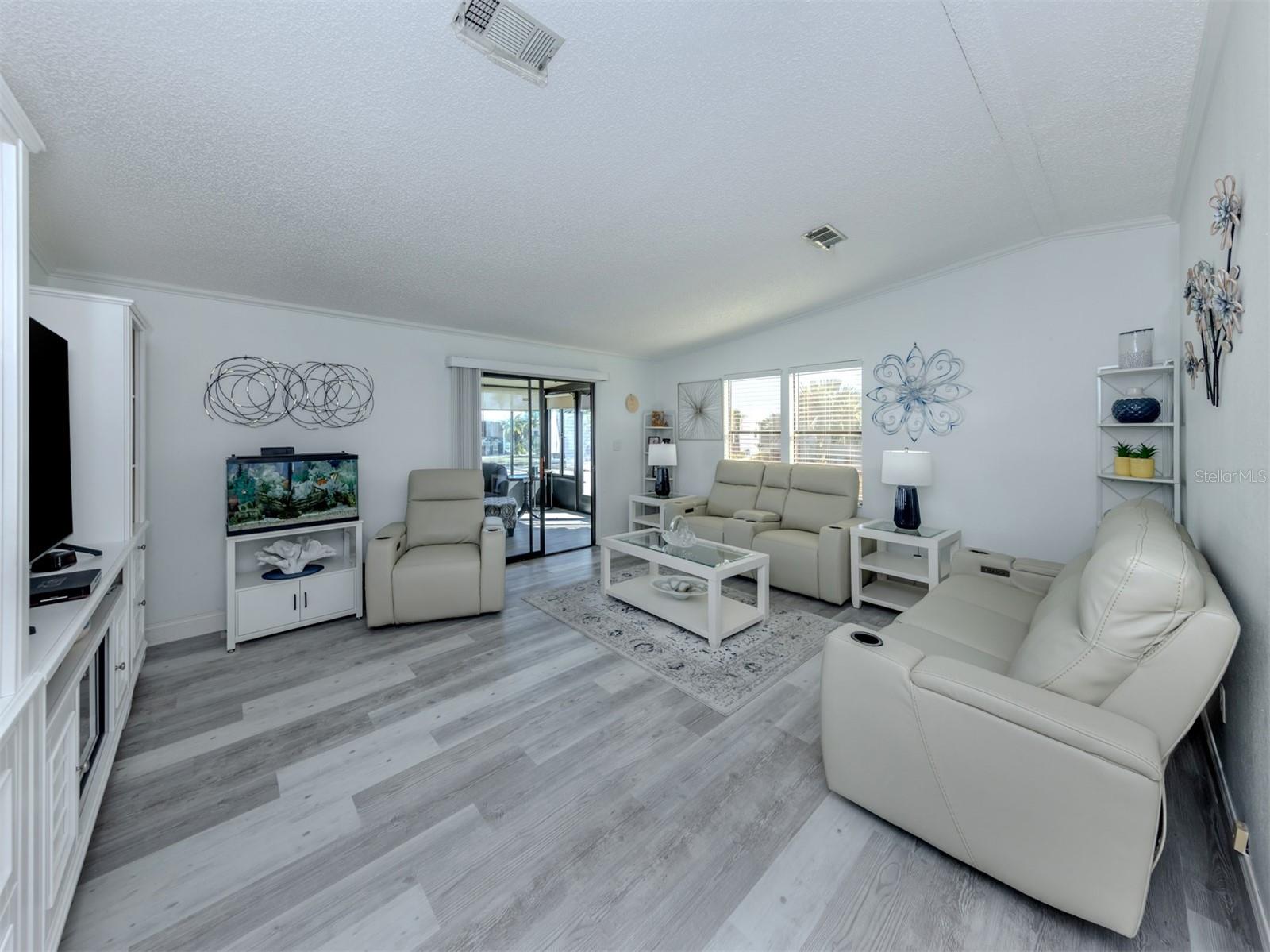 Listing photo id 6 for 599 Portside Drive