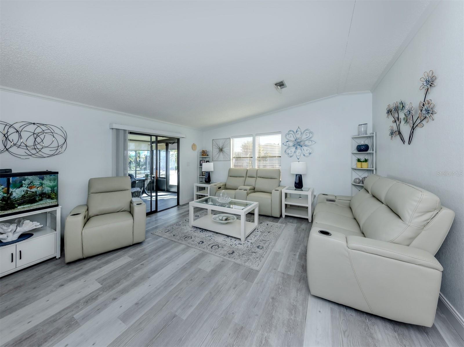 Listing photo id 7 for 599 Portside Drive