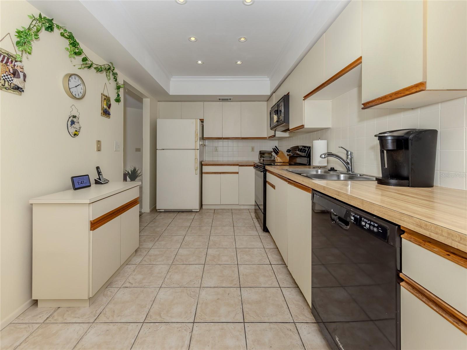 Image 12 of 35 For 800 Capri Isles Boulevard 236