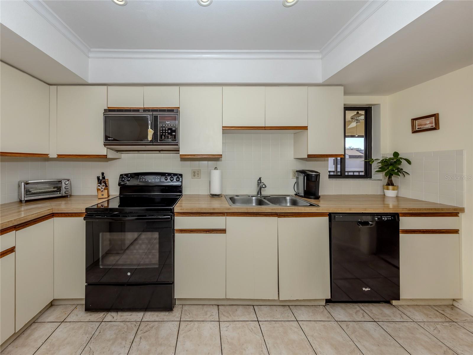 Image 13 of 35 For 800 Capri Isles Boulevard 236