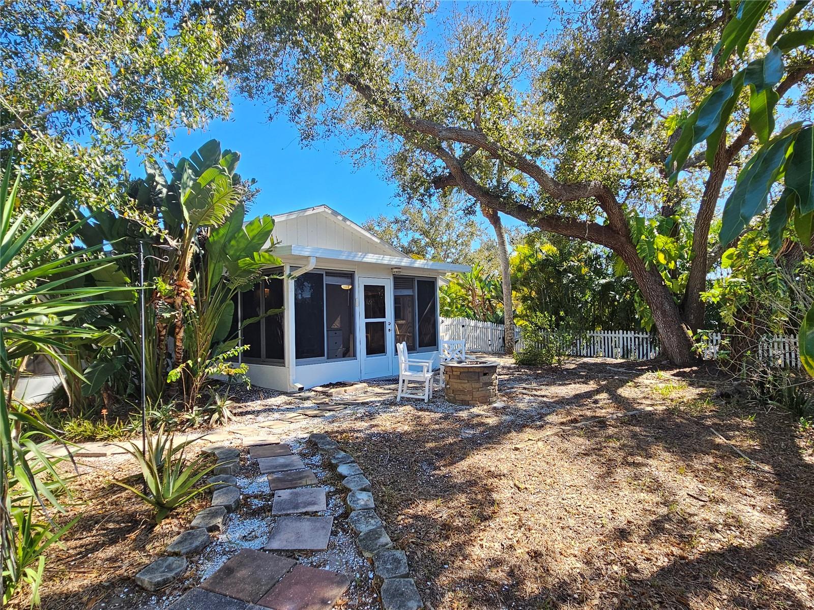 Image 15 of 45 For 272 Loyola Road