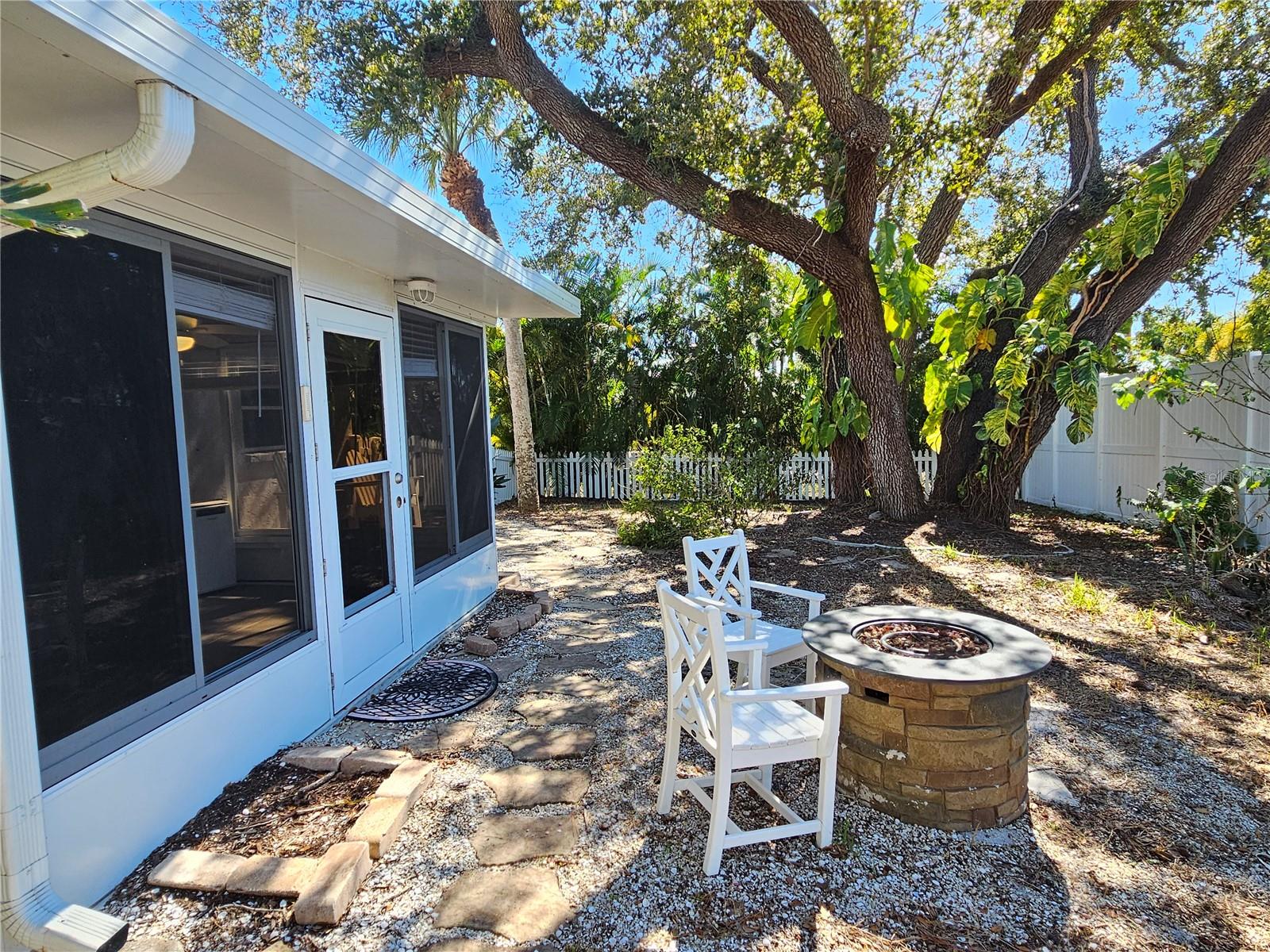 Image 17 of 45 For 272 Loyola Road