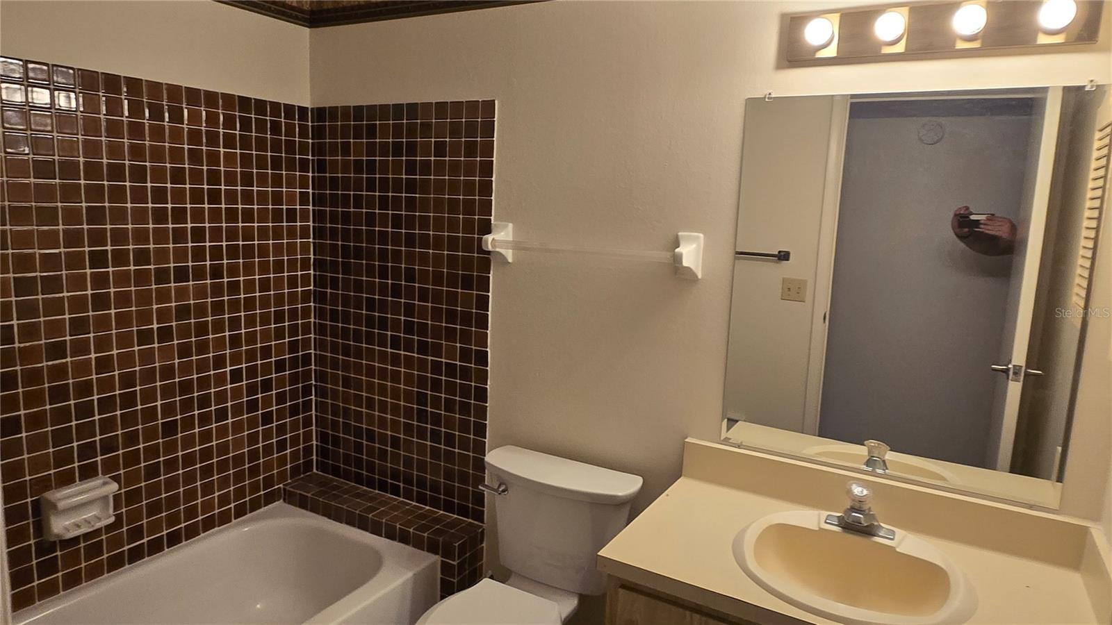 Image 10 of 11 For 5026 Water Oak Drive 108