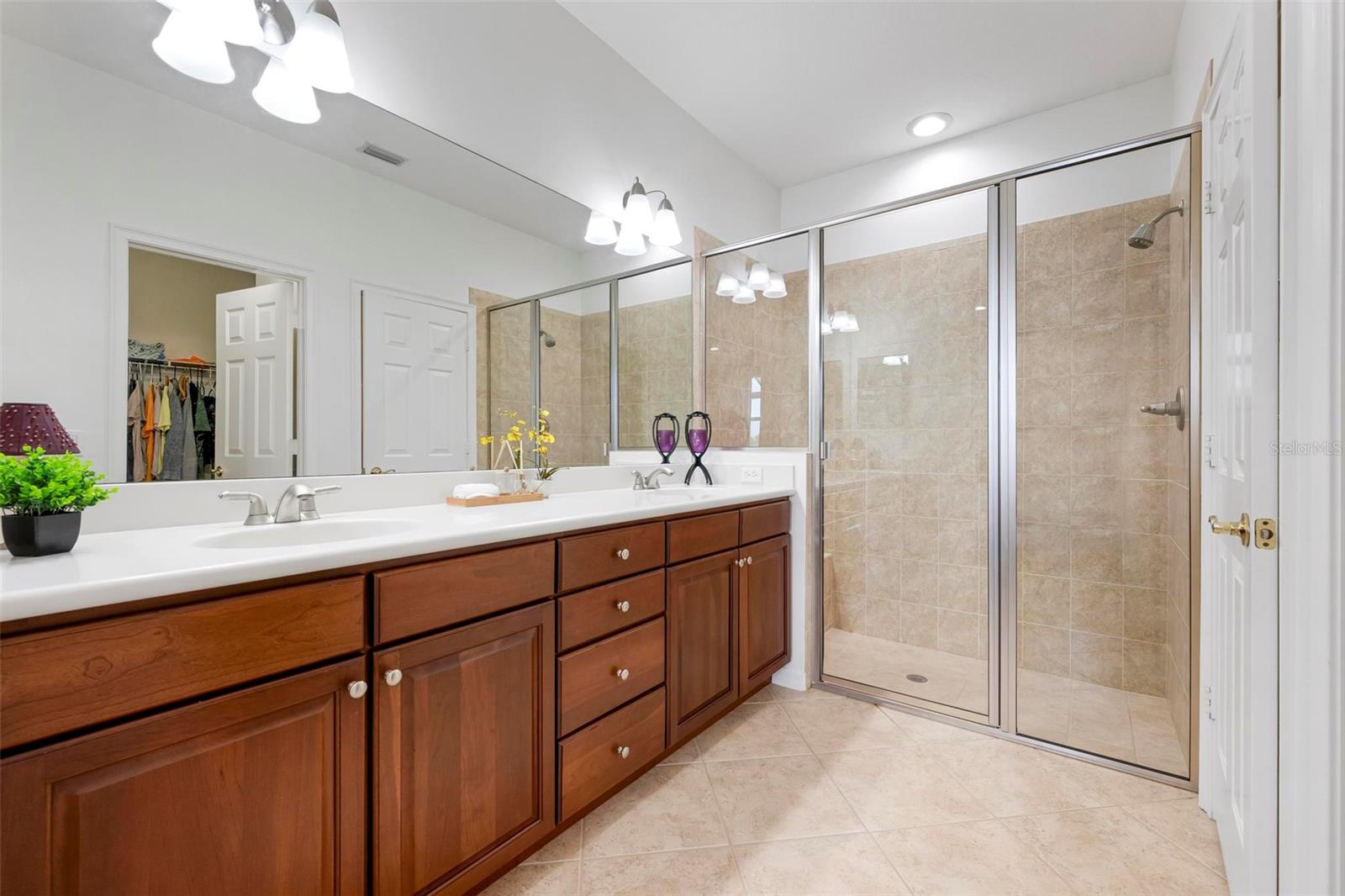 Image 19 of 40 For 102 Padova Way 55