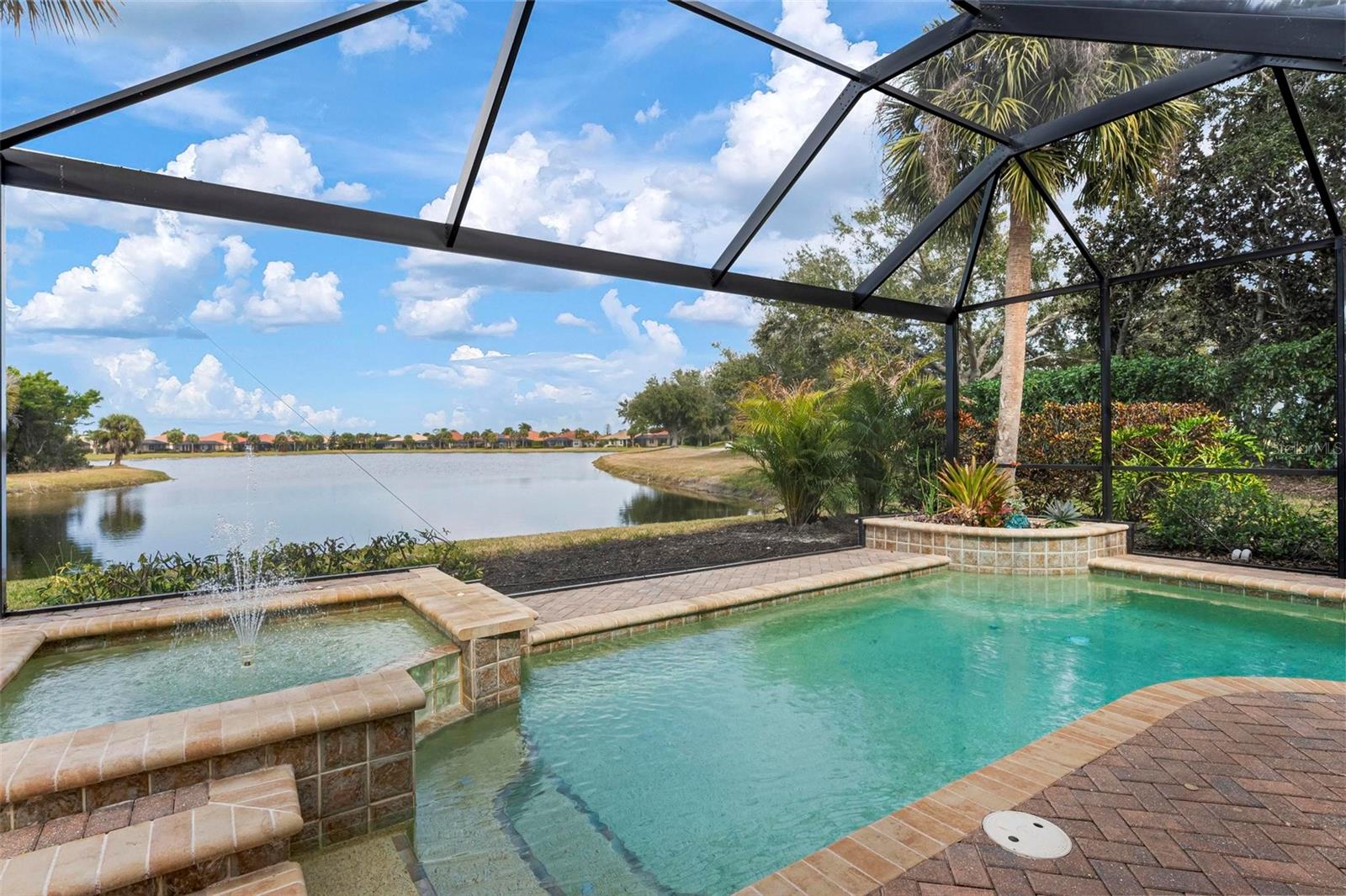 Image 29 of 40 For 102 Padova Way 55