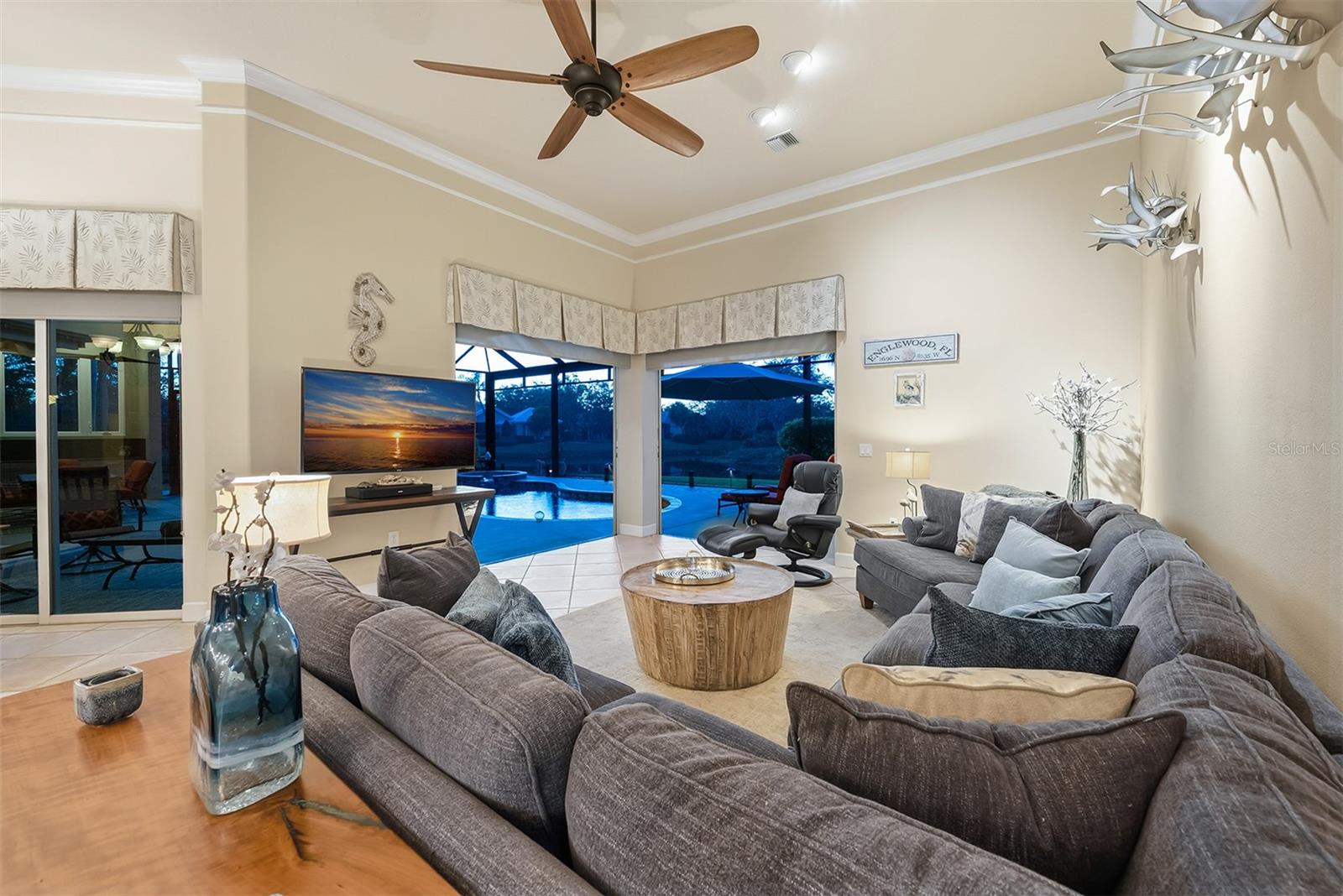 Image 20 of 93 For 6 Saint Martin Circle