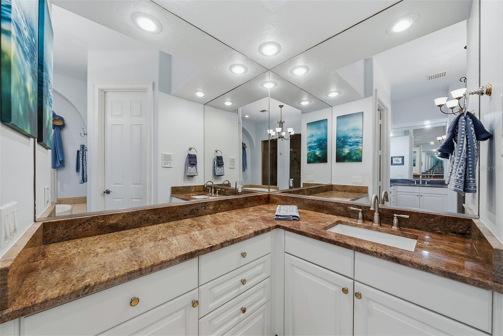 Image 32 of 93 For 6 Saint Martin Circle