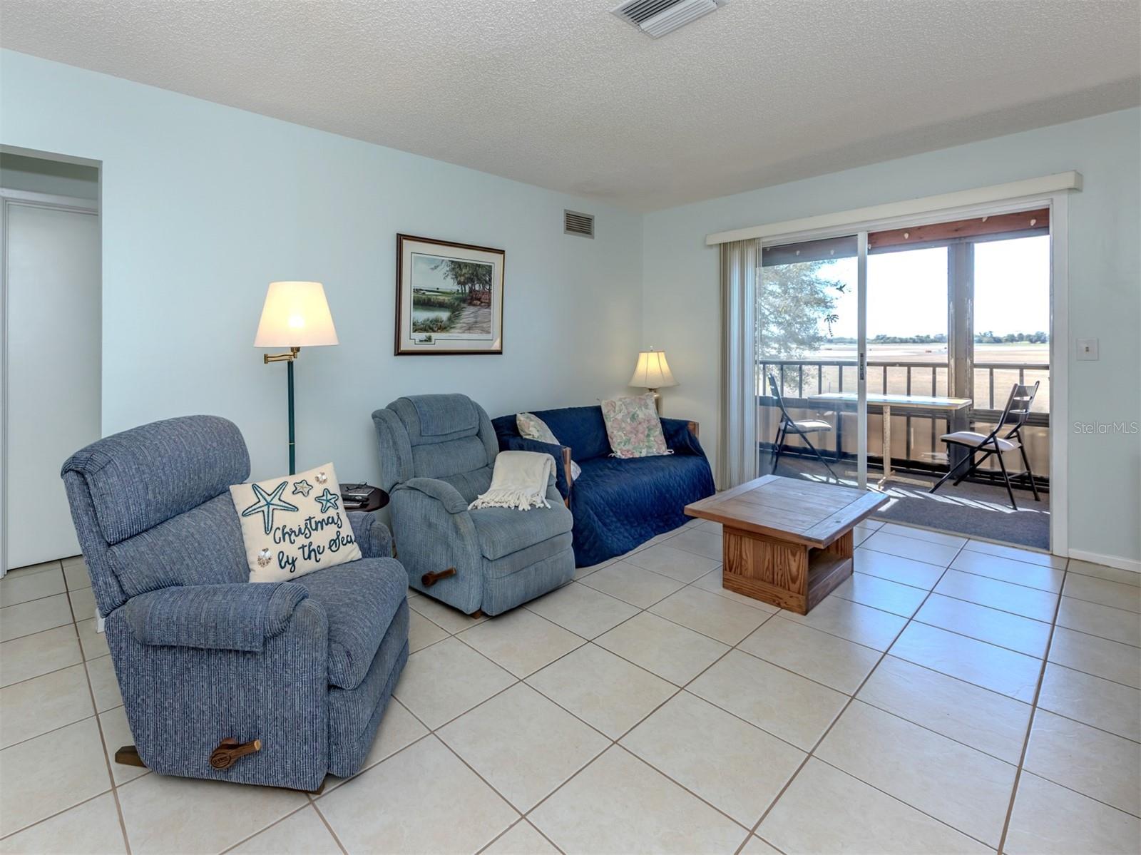 Image 10 of 68 For 217 Airport Avenue W 216