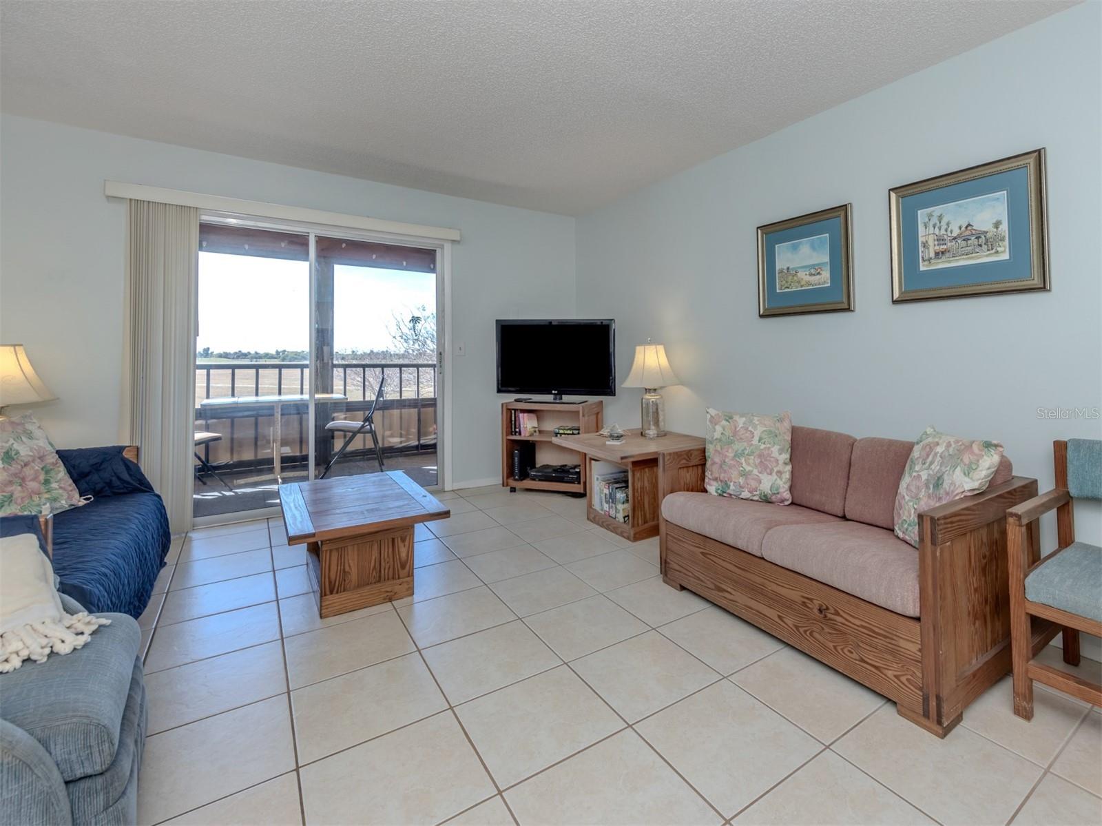 Image 12 of 68 For 217 Airport Avenue W 216