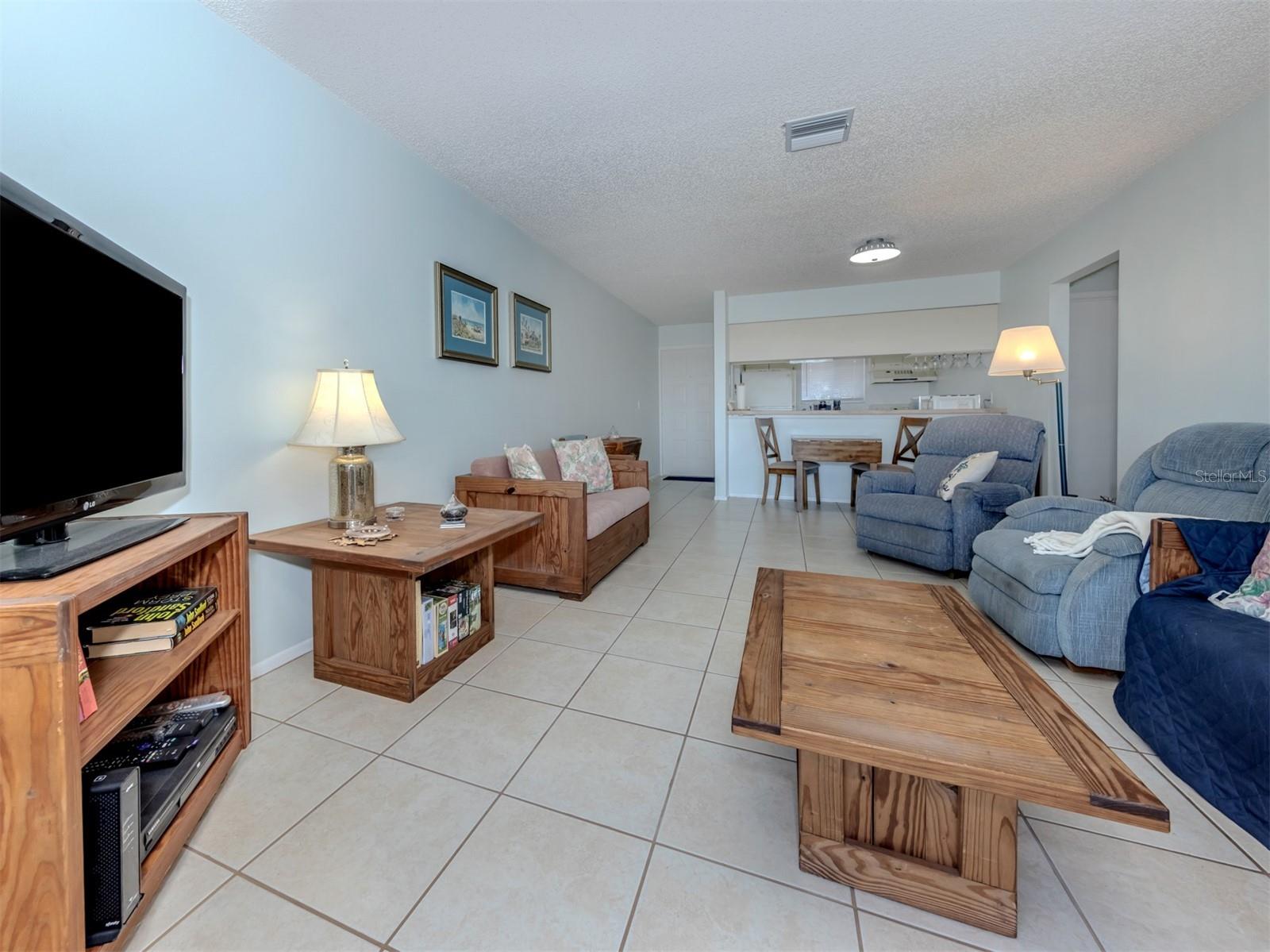 Image 14 of 68 For 217 Airport Avenue W 216