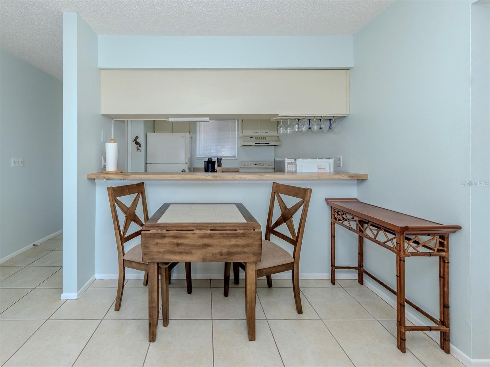 Image 17 of 68 For 217 Airport Avenue W 216