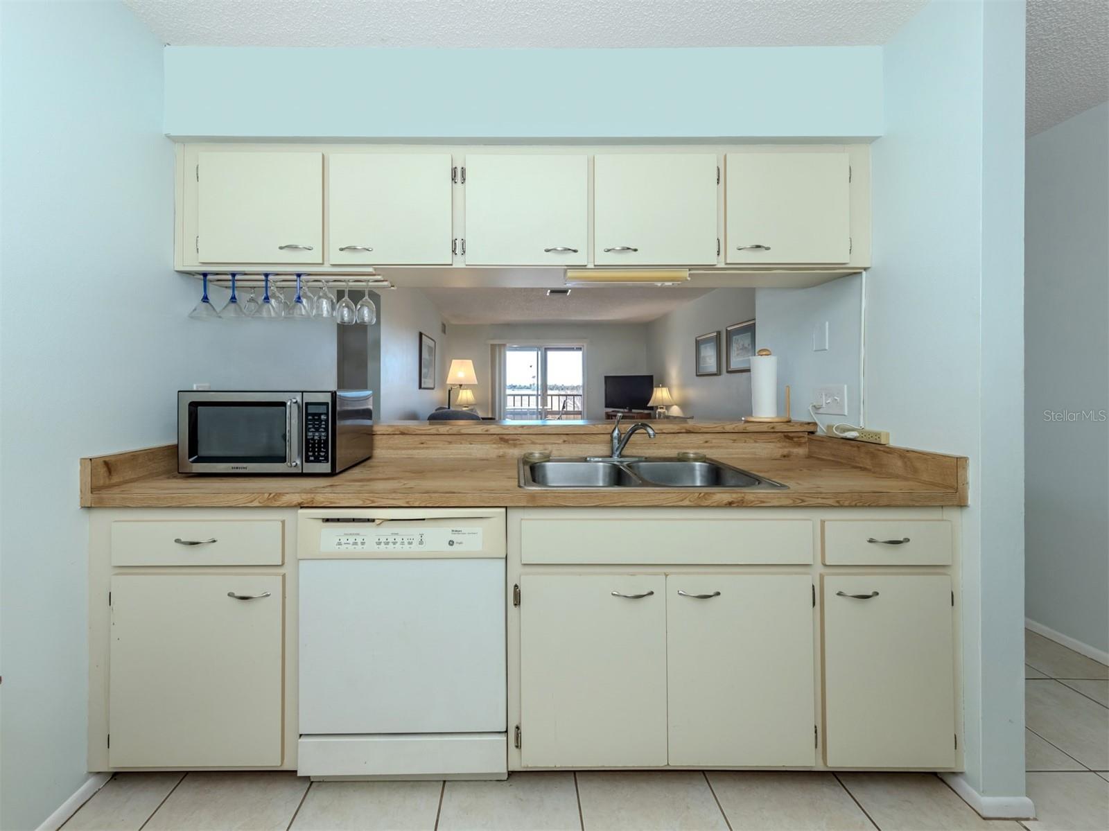 Image 21 of 68 For 217 Airport Avenue W 216