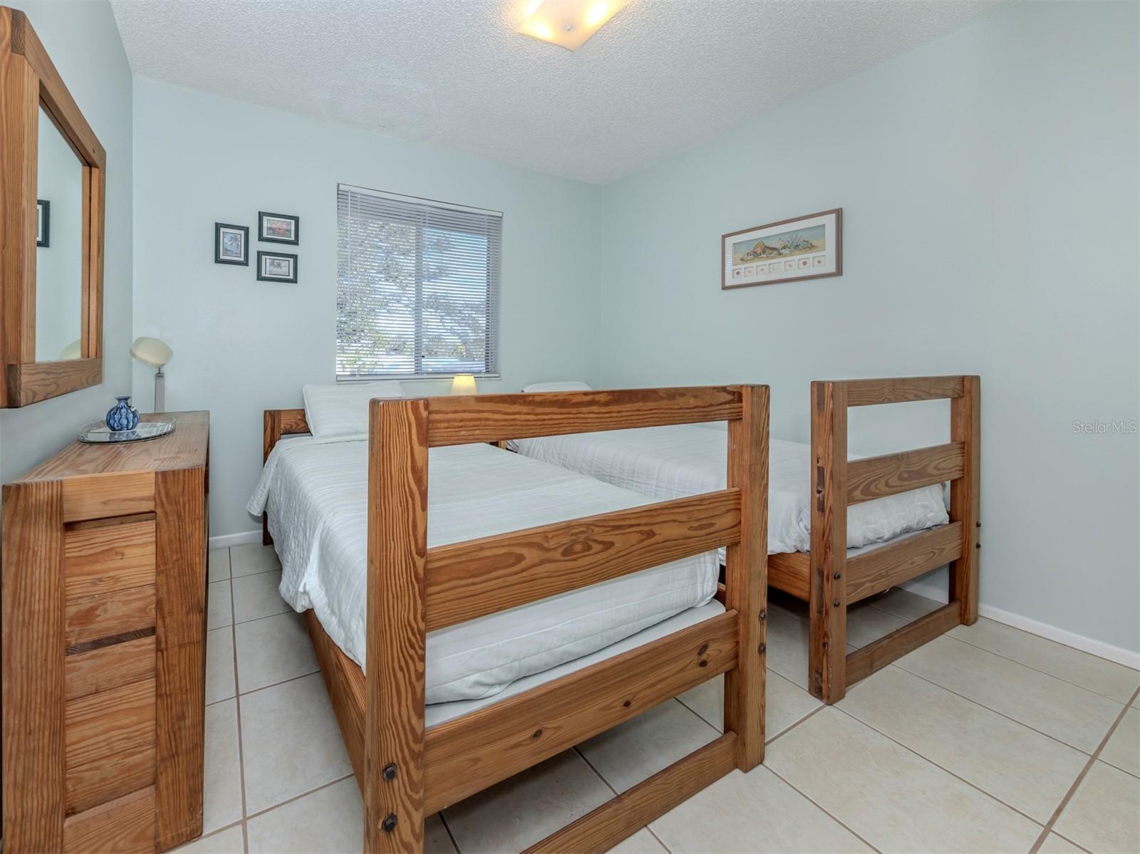 Image 25 of 68 For 217 Airport Avenue W 216