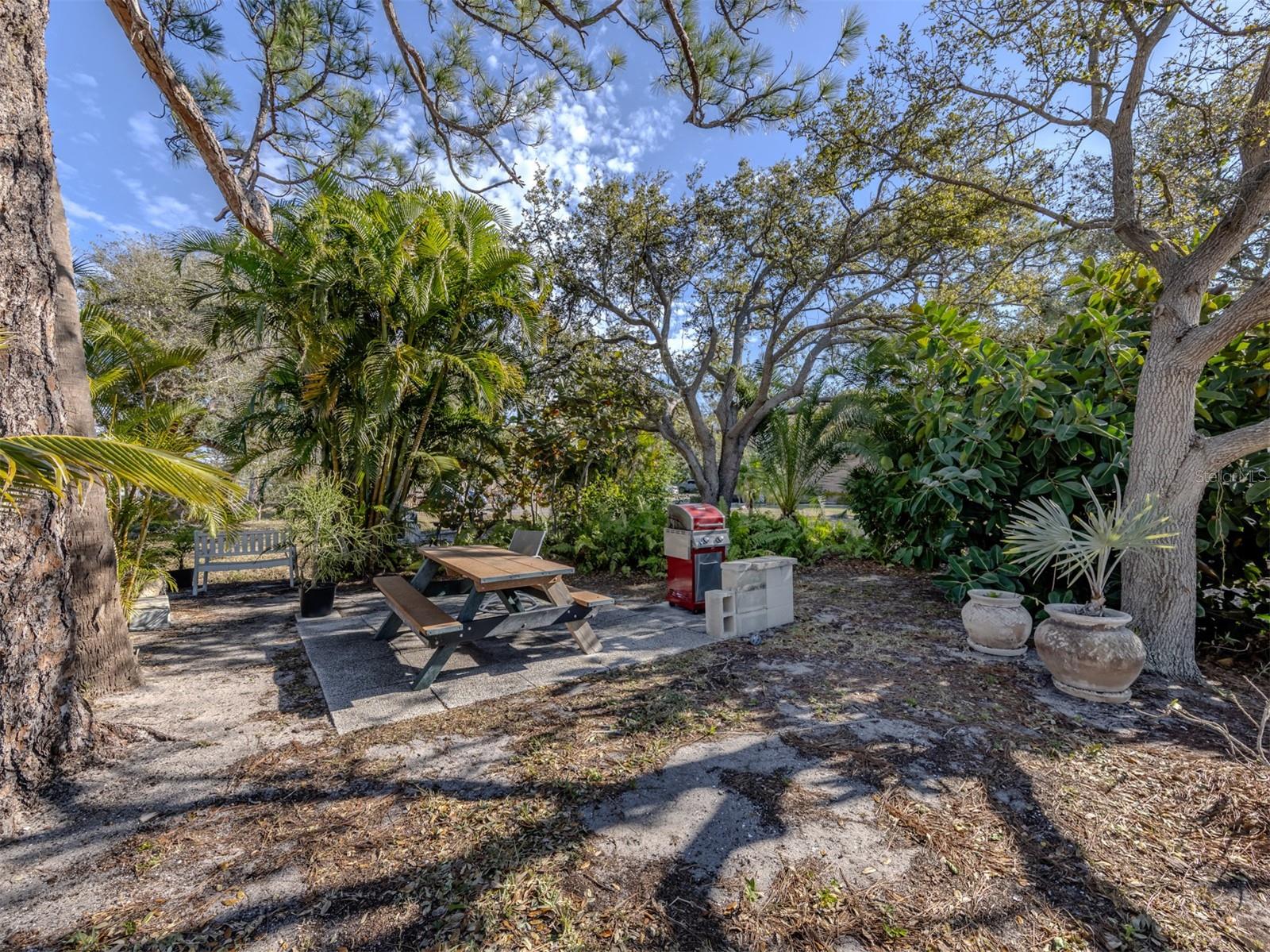 Image 5 of 68 For 217 Airport Avenue W 216