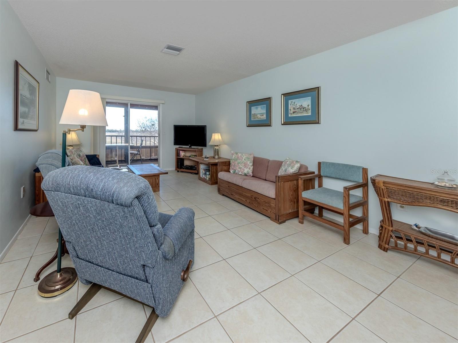 Image 8 of 68 For 217 Airport Avenue W 216