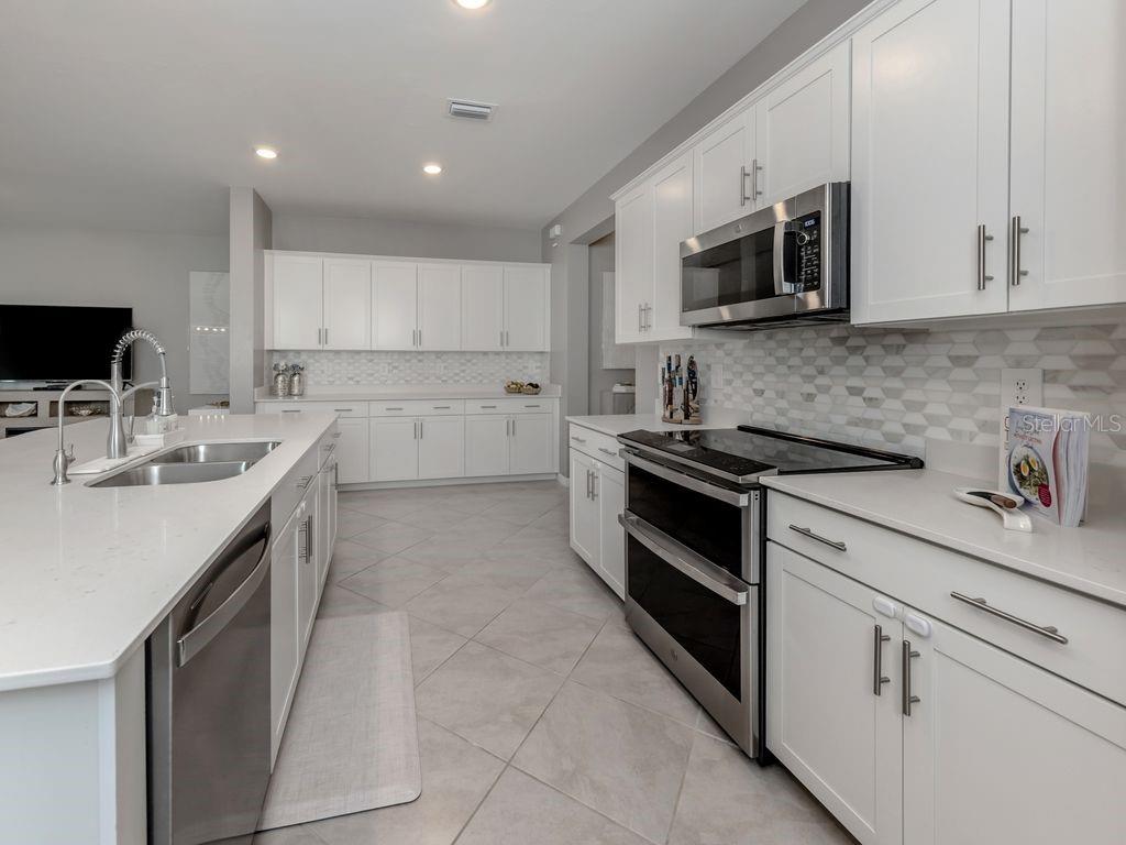 Image 11 of 42 For 11450 Burgundy Drive