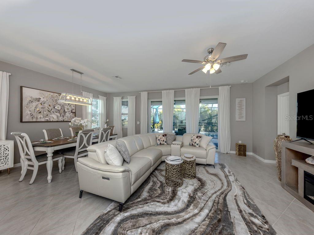 Image 13 of 42 For 11450 Burgundy Drive