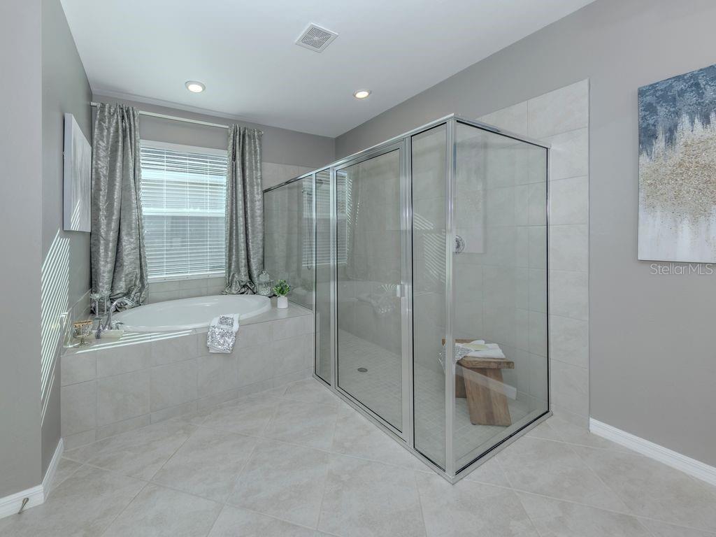 Image 16 of 42 For 11450 Burgundy Drive